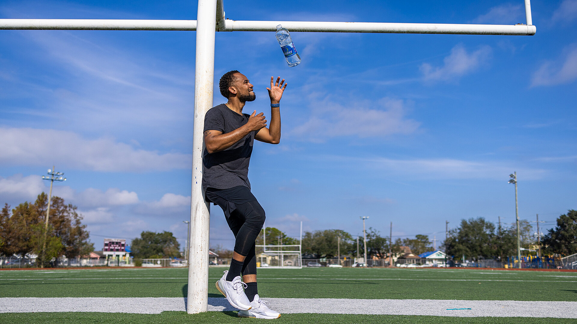 evamor-32oz-bottle-field-goal-posts